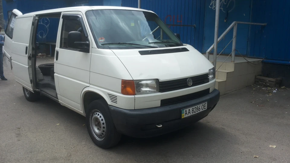 Volkswagen Transporter 2.5 TDi 75kw 4