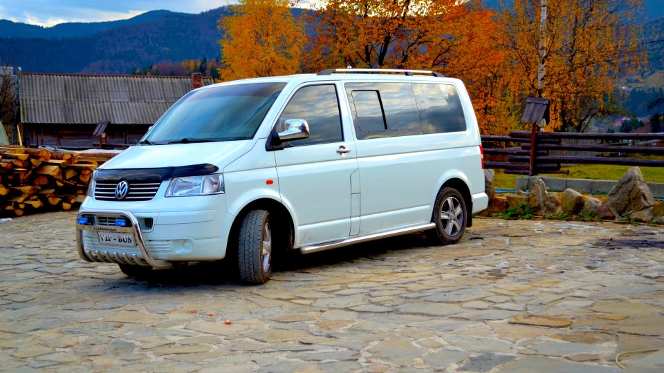 Volkswagen Transporter Білий Ксералік 2