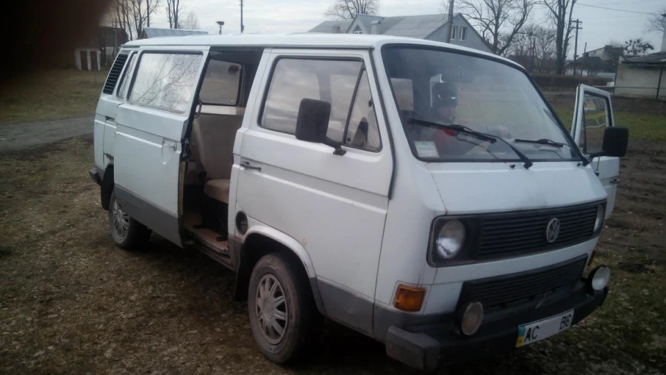Volkswagen Transporter білий жук