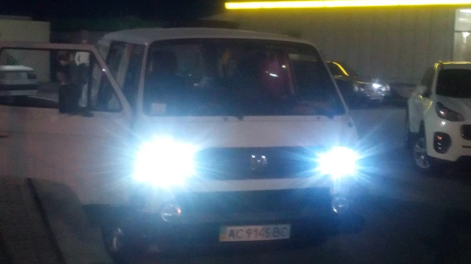 Volkswagen Transporter білий жук 4