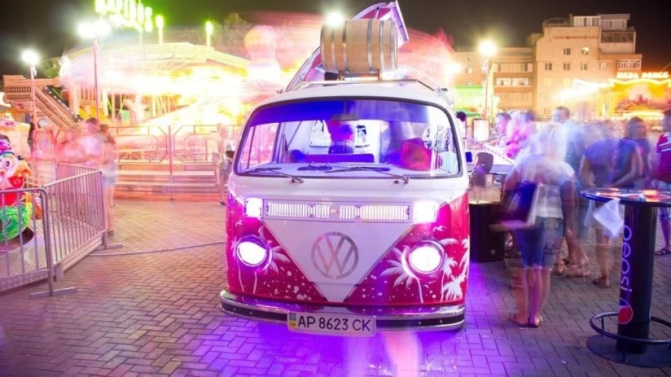 Volkswagen Transporter Bob Marley