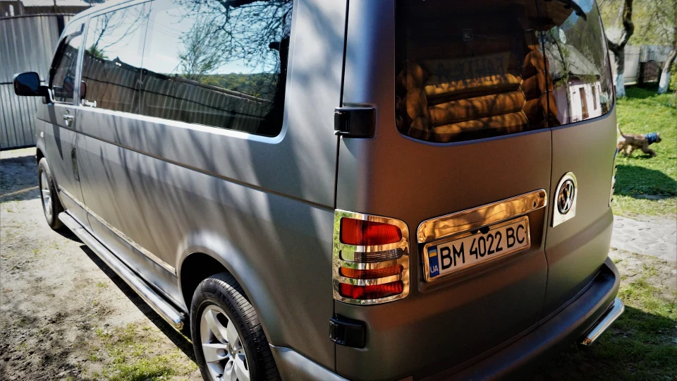 Volkswagen Transporter Gray liner Long 2