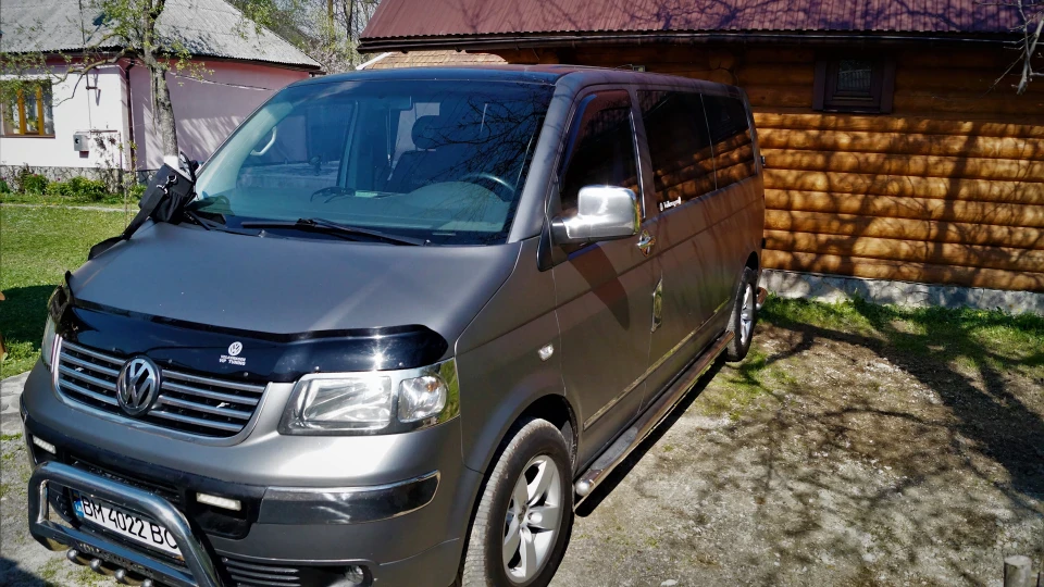 Volkswagen Transporter Gray liner Long 3