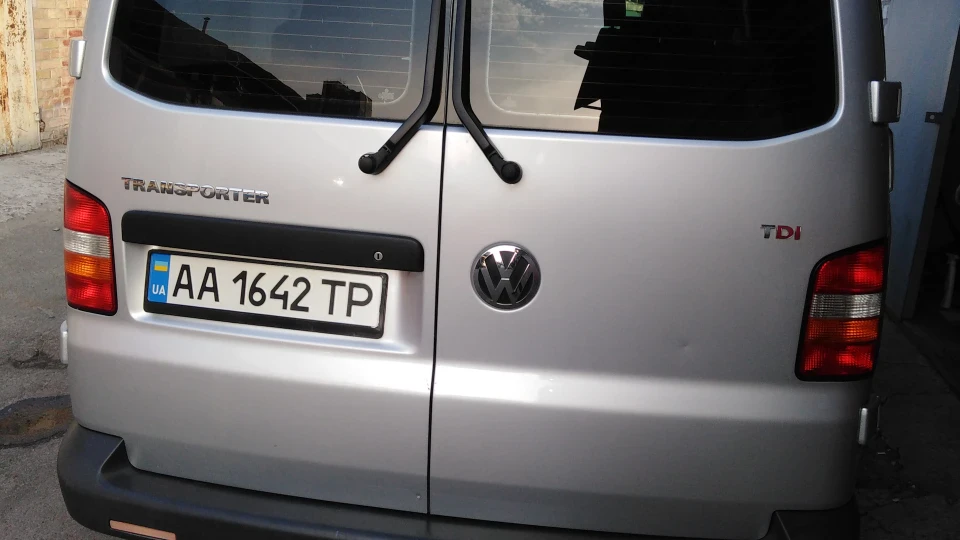 Volkswagen Transporter красень 2