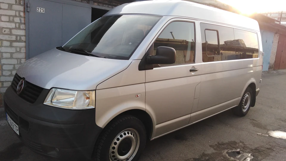 Volkswagen Transporter красень 4