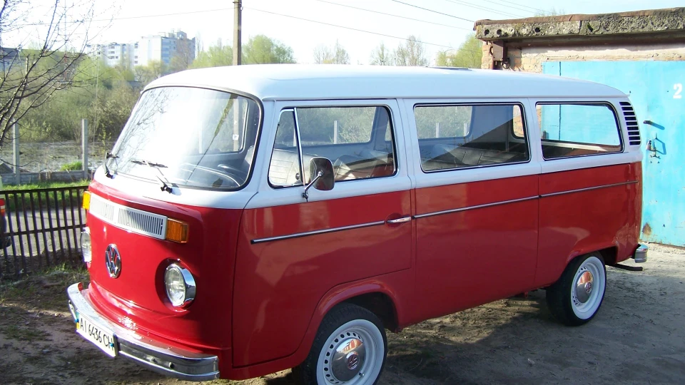 Volkswagen Transporter червоно-білий 4