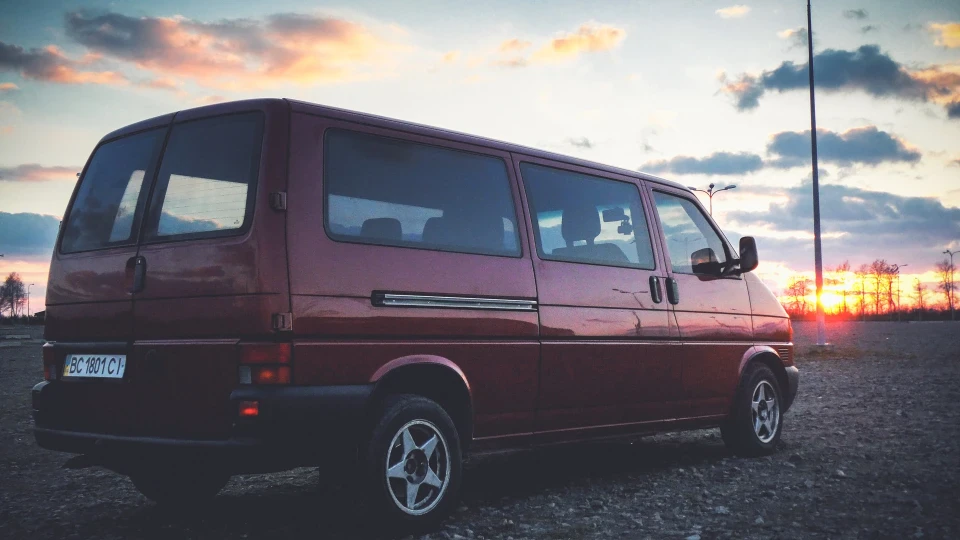 Volkswagen Transporter Червоний TURBO Рак ✠ 3