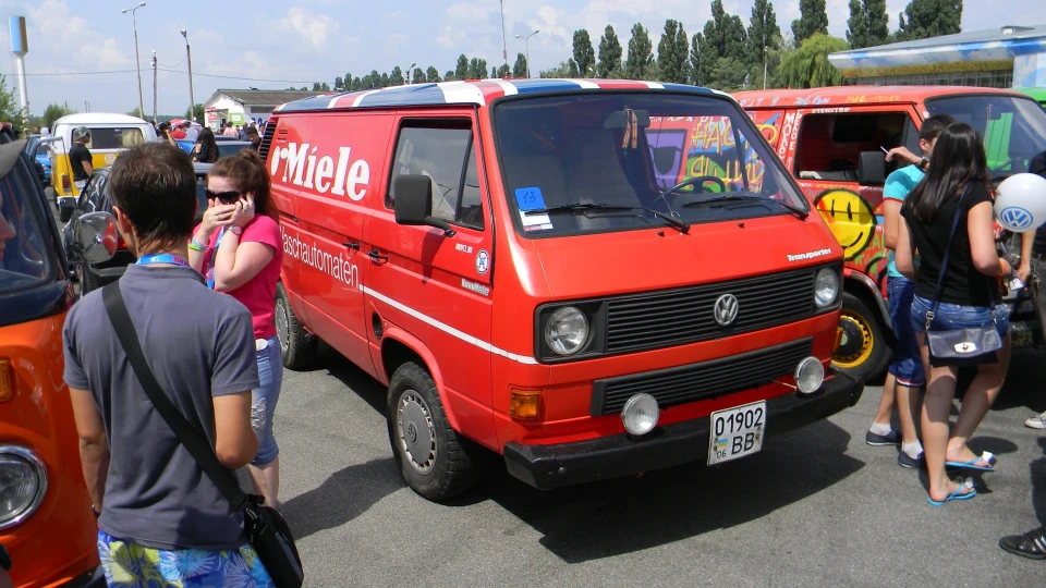 Volkswagen Transporter Little Red Express bus 2