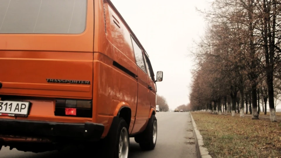 Volkswagen Transporter Orange BUS 4