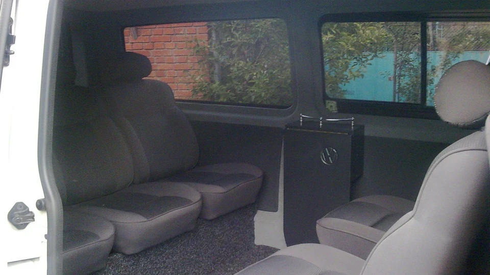 Volkswagen Transporter T5 1.9 TDI Long 4