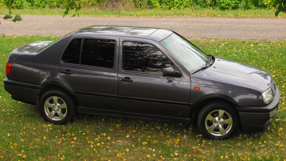 Volkswagen Vento 3