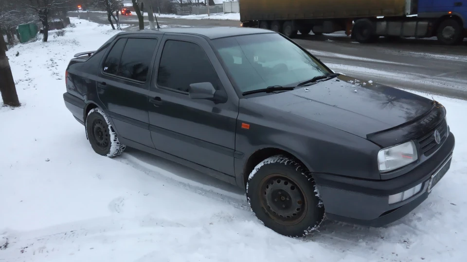 Volkswagen Vento 1.8 ABS 3