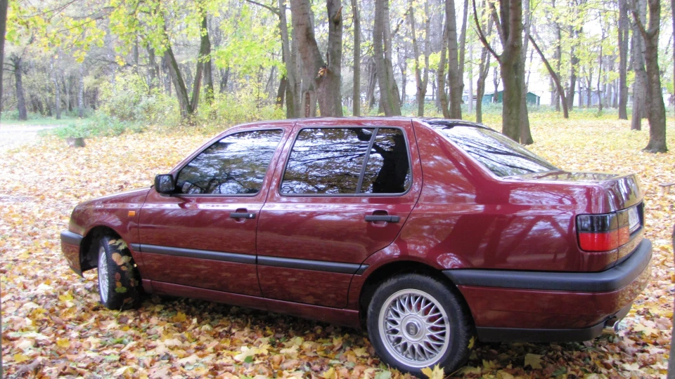 Volkswagen Vento 1.8 GLX 4