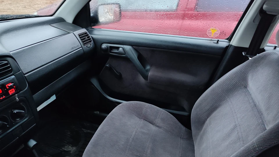 Volkswagen Vento Білий 1.8 моноінжектор 3