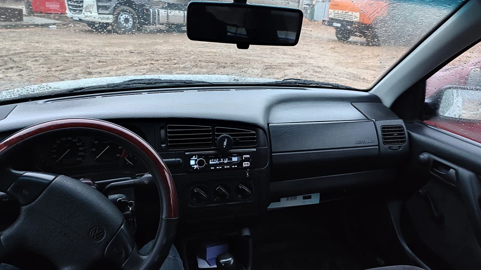 Volkswagen Vento Білий 1.8 моноінжектор 4