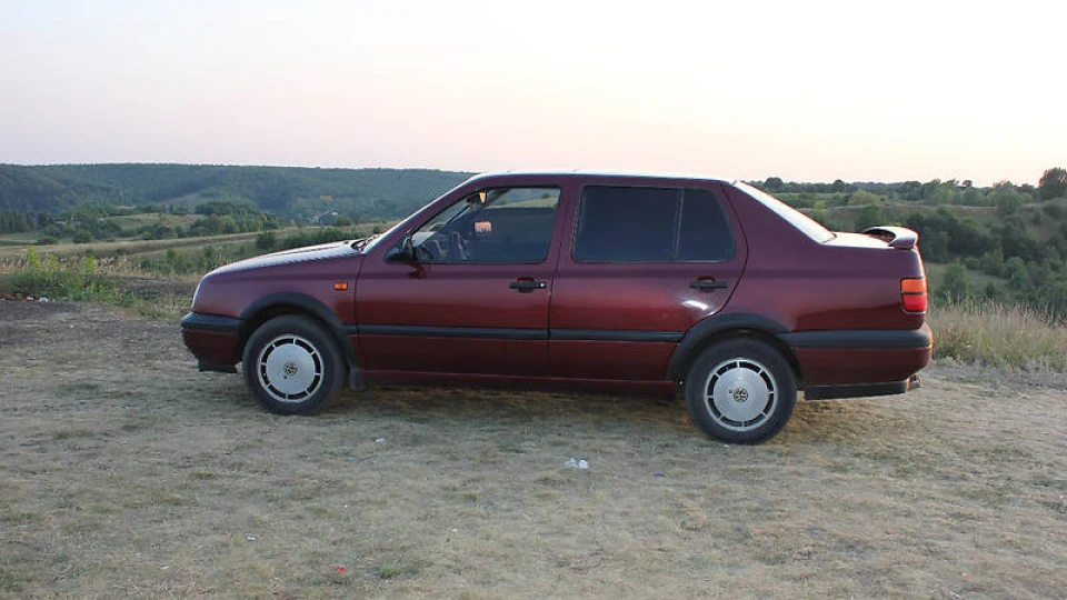 Volkswagen Vento Червоний красень 1.8 аам 2
