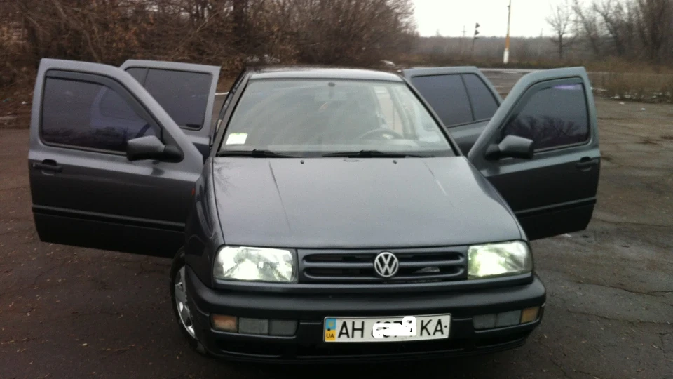 Volkswagen Vento мокрий асфальт 4