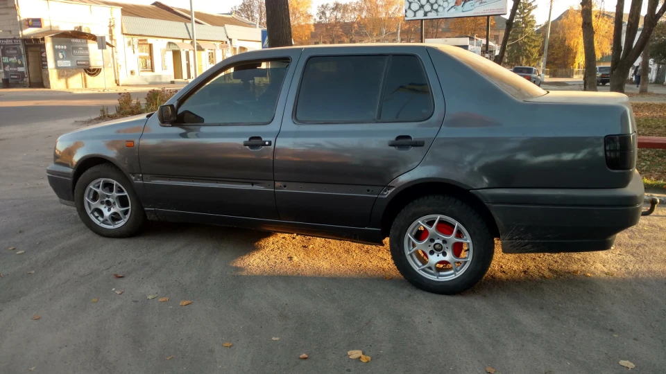 Volkswagen Vento сірий металік (LA7U) 2