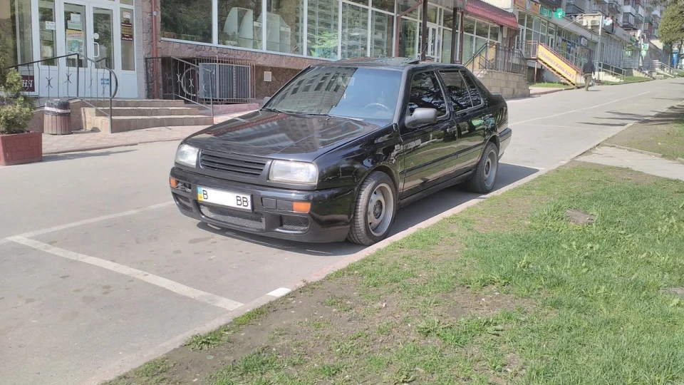 Volkswagen Vento Venera 3