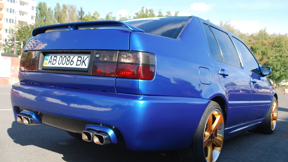 Volkswagen Vento VR6 4