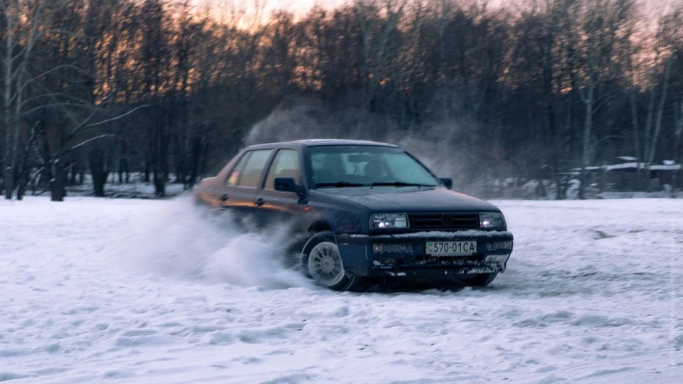 Volkswagen Vento will try to be low 2