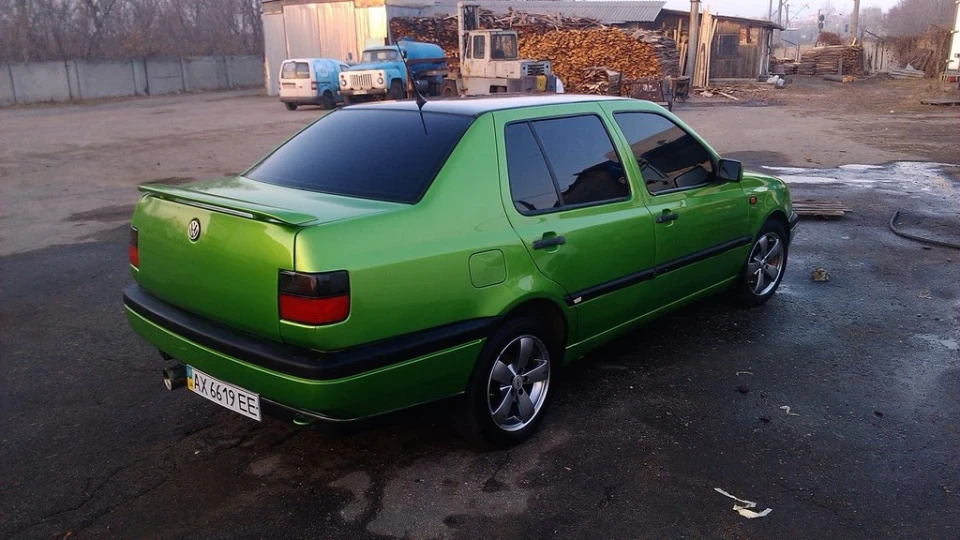 Volkswagen Vento Зелений металік=) 2.0 л