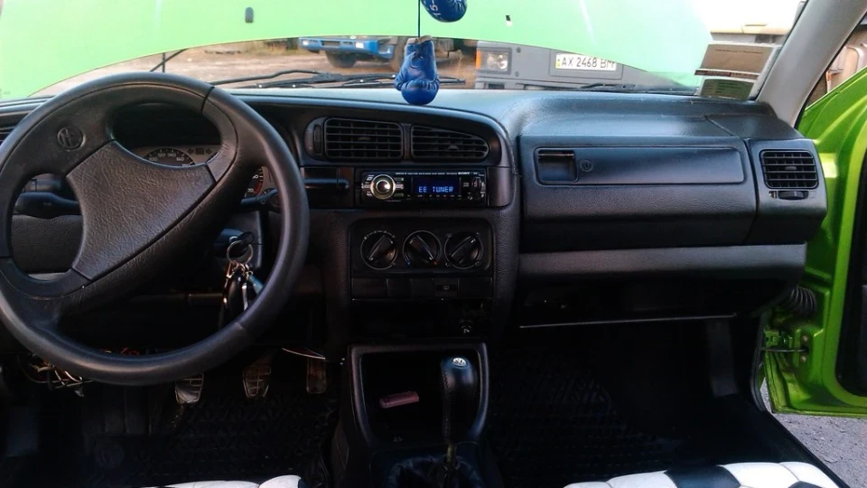 Volkswagen Vento Зелений металік=) 2.0 л 3