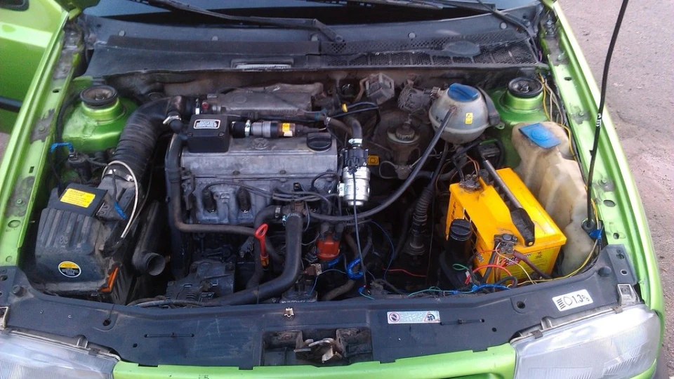 Volkswagen Vento Зелений металік=) 2.0 л 4