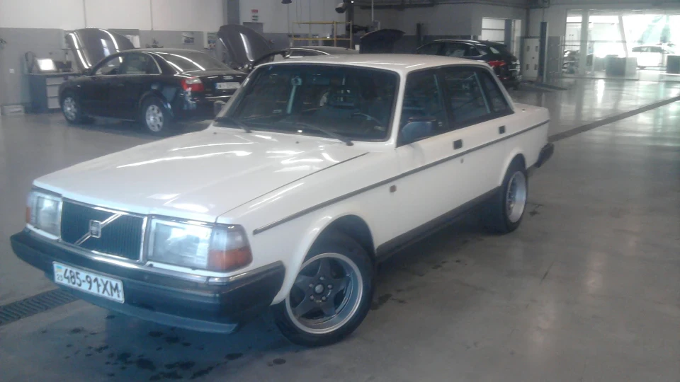 Volvo 240 3
