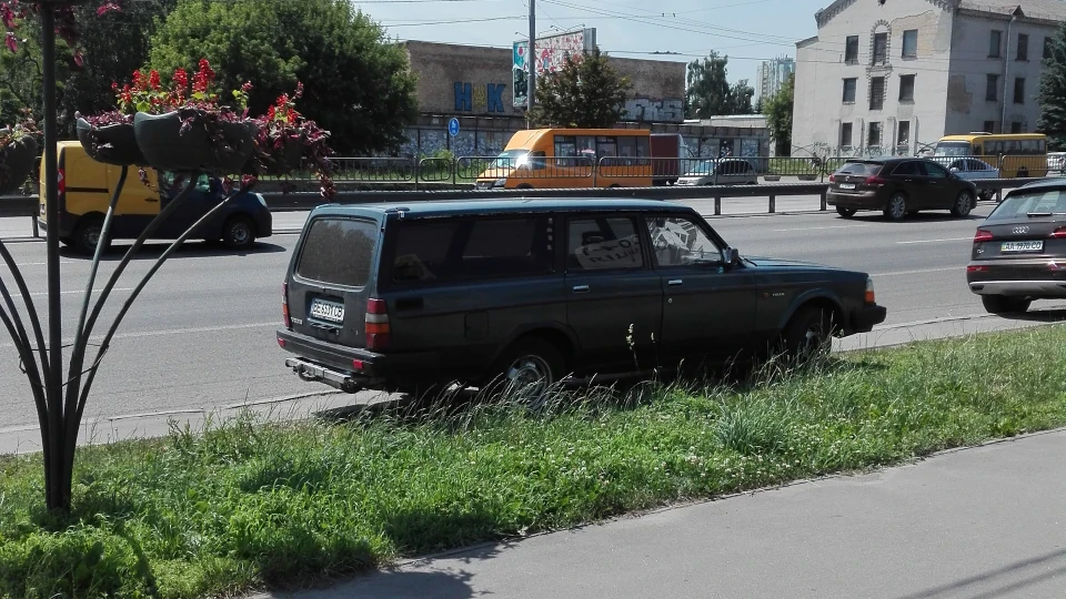 Volvo 240 Big Brick 3