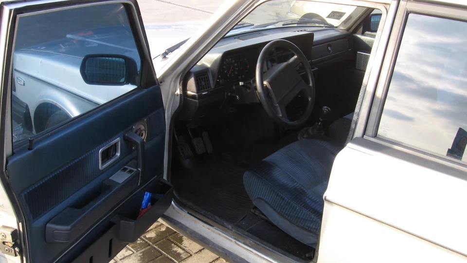 Volvo 240 GLE D6 шведський танк 2