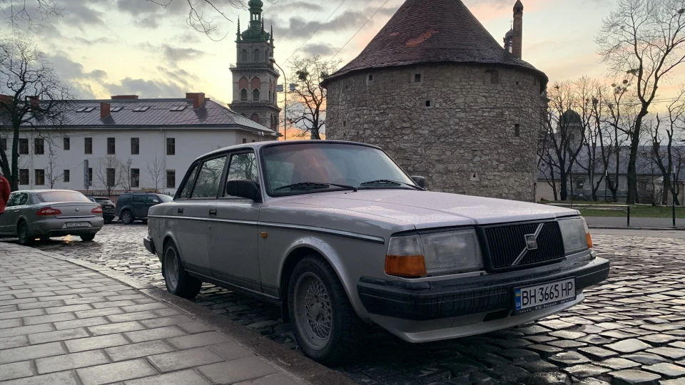 Volvo 240 GLT