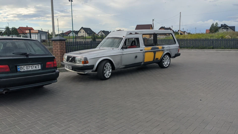 Volvo 240 HEARSE 2