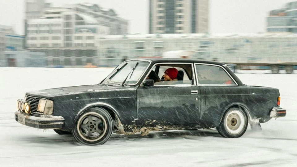Volvo 242 Flying Brick 2