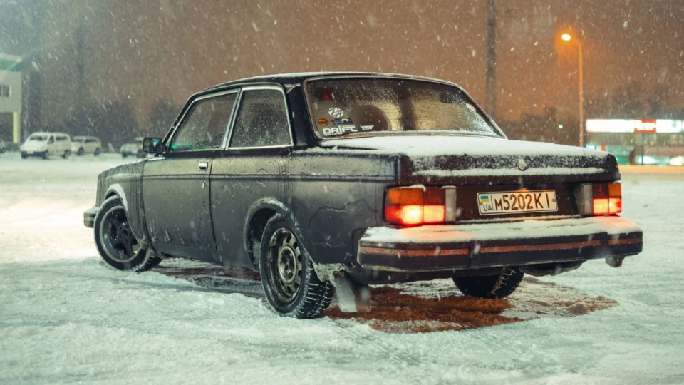 Volvo 242 Flying Brick 4
