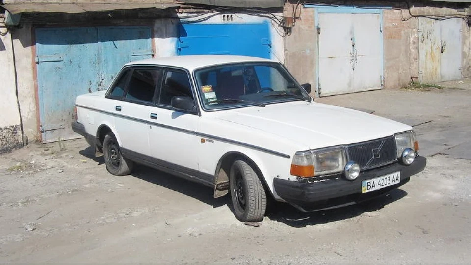 Volvo 244 DL 3
