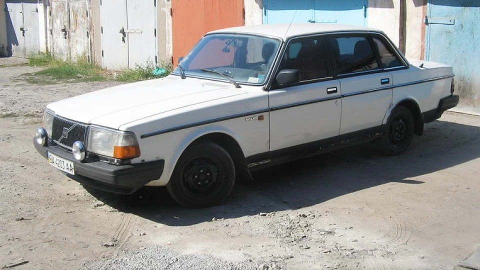 Volvo 244 DL 4