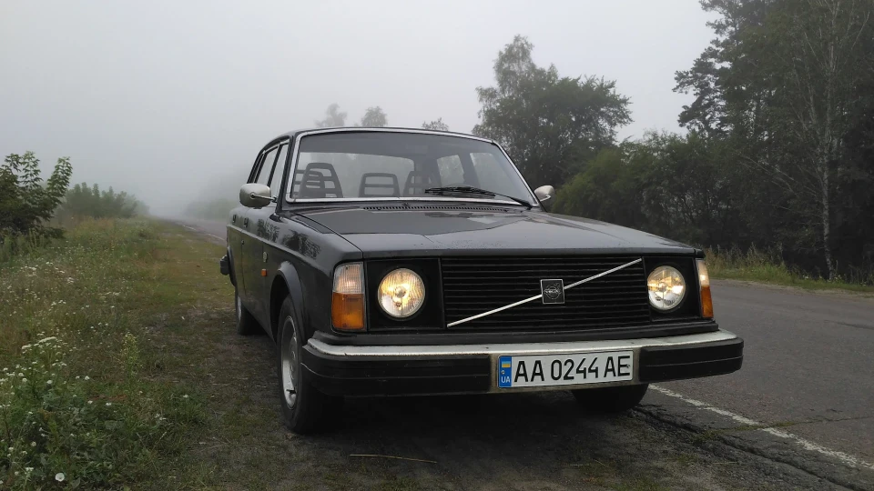 Volvo 244 DL 4