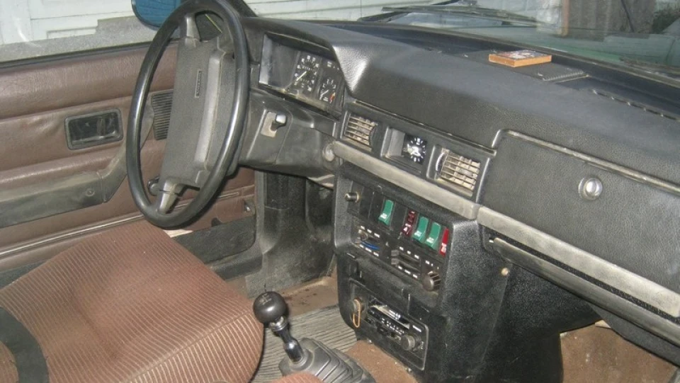 Volvo 244 DLS 2
