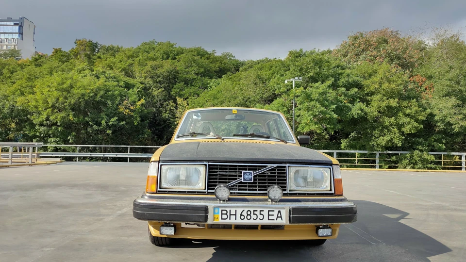 Volvo 244 GL "Yellow submarine" 3