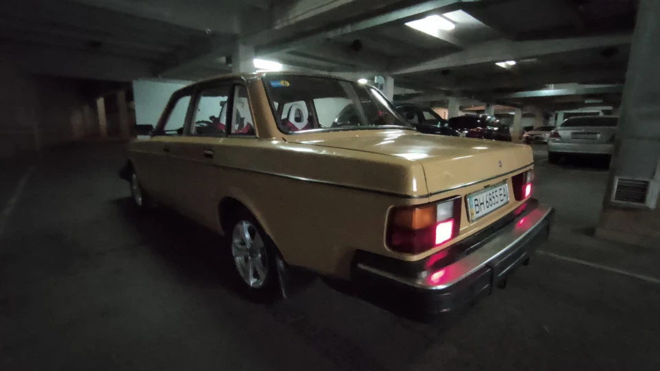 Volvo 244 GL "Yellow submarine" 4