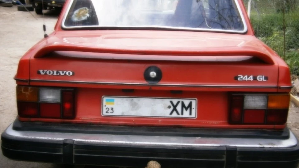 Volvo 244 Red General♂ 5