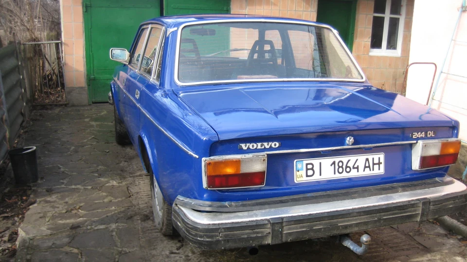 Volvo 244 синій танчик 2