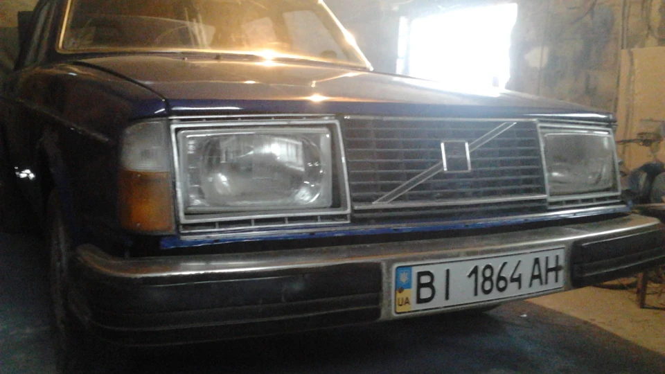 Volvo 244 синій танчик 3
