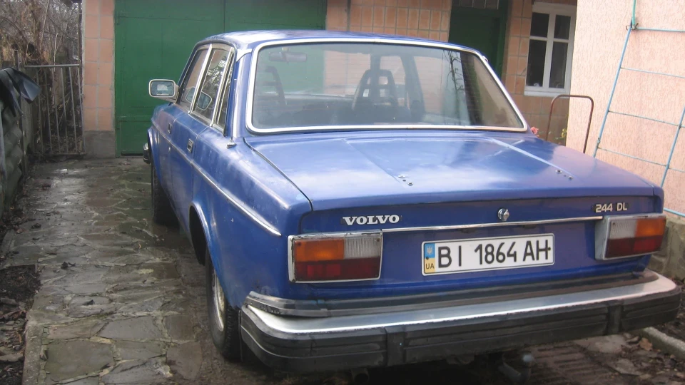 Volvo 244 синій танчик 4