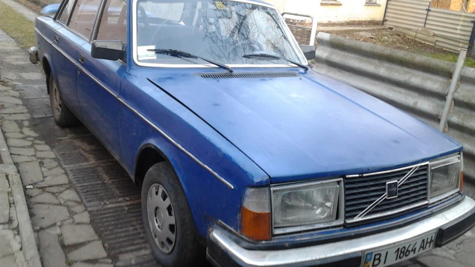 Volvo 244 синій танчик 5