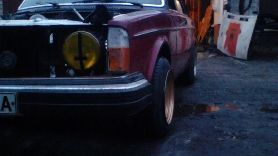 Volvo 244 Шведський танк 4