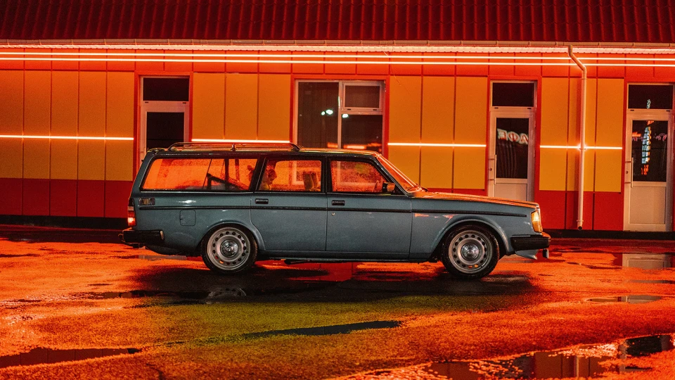 Volvo 245 Low poly wagon 2