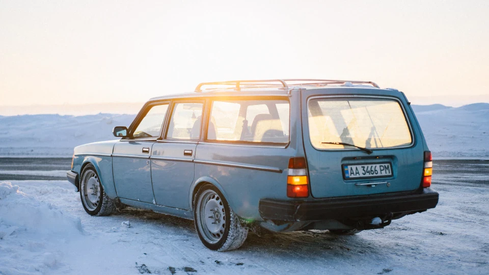 Volvo 245 Low poly wagon 3