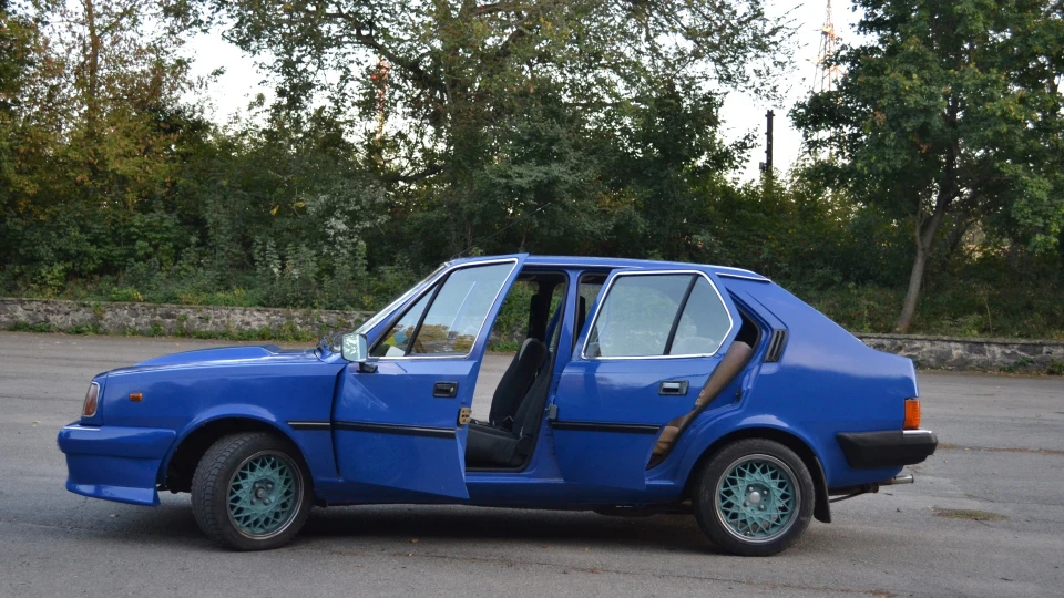 Volvo 340 GLS BatMobile